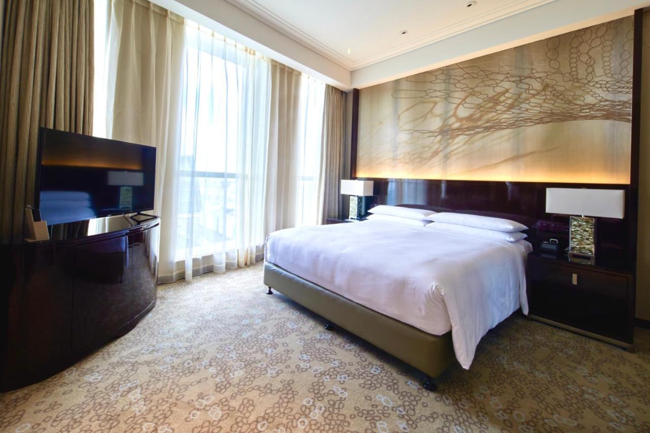 Renaissance Shanghai Pudong Hotel מראה חיצוני תמונה